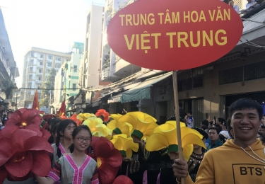 学员参加元宵节游行队伍